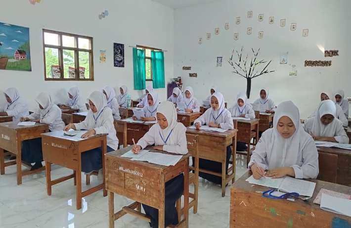 Siswa Kelas IX Mengikuti Pelaksanaan Ujian Madrasah Tahun 2026